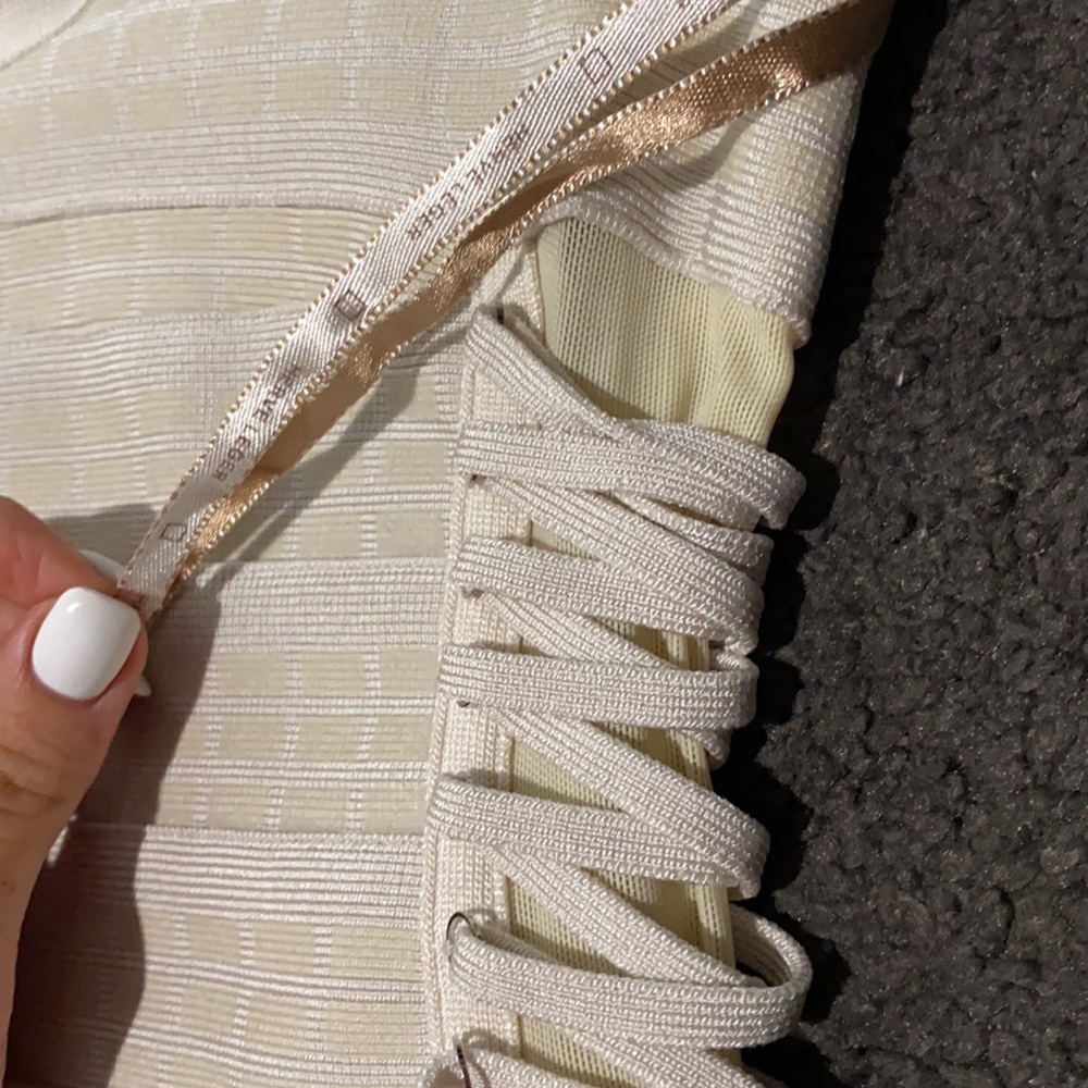 AUTHENTIC HERVE LEGER BANDAGE - Picture 2 of 4